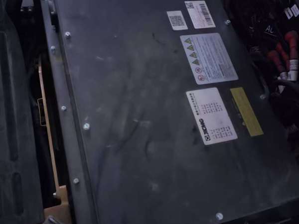 徐工XCB-L30電動平衡重叉車