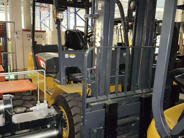 徐工XVB50電動平衡重叉車