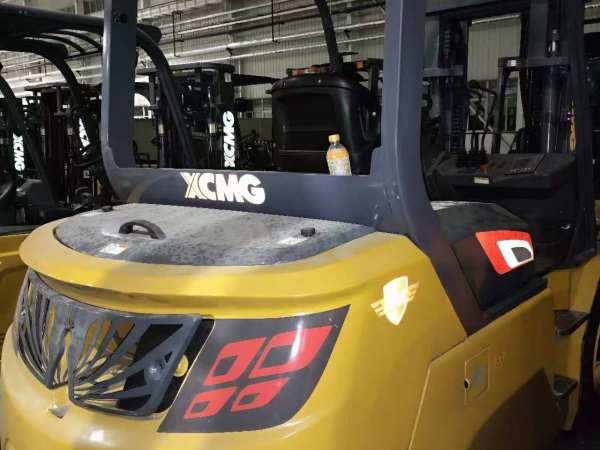 徐工XVB50電動平衡重叉車