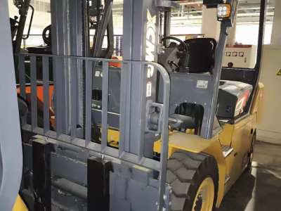 徐工XVB50電動(dòng)平衡重叉車