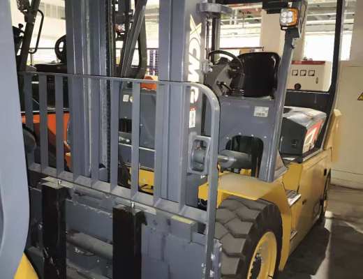 徐工XVB50电动平衡重叉车