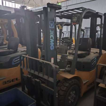 徐工XCB-L30电动平衡重叉车