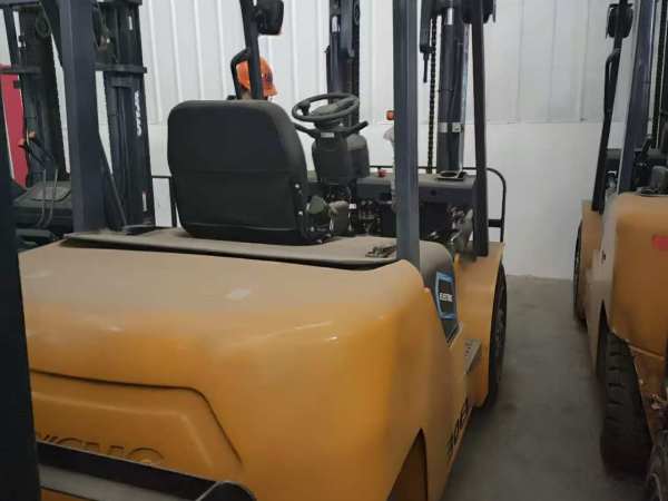 徐工XCB-L30電動平衡重叉車