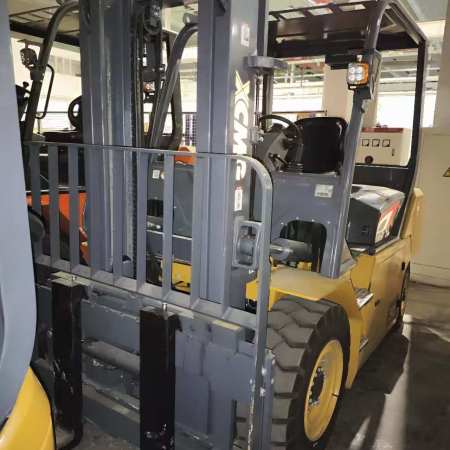 徐工XVB50电动平衡重叉车