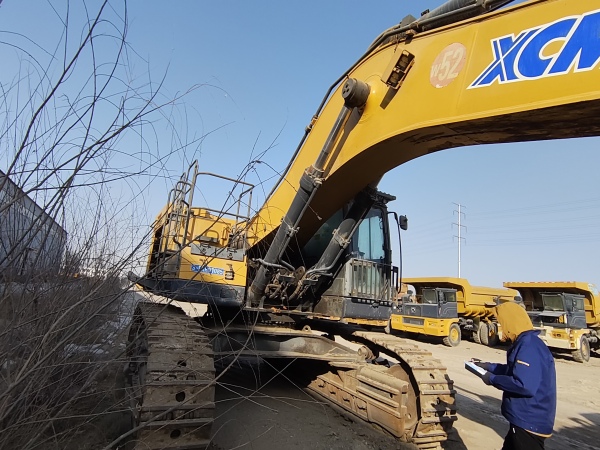 徐工XE750D履带式挖掘机