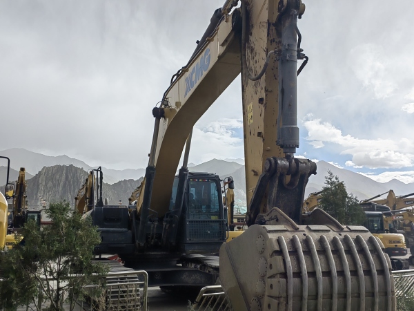 徐工XE370D履帶式挖掘機(jī)