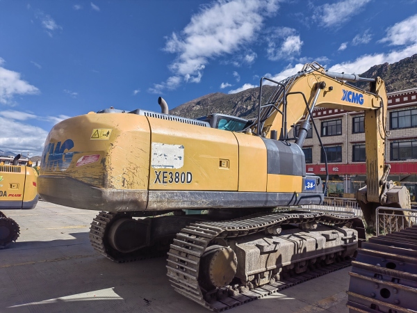 徐工XE370D履帶式挖掘機(jī)