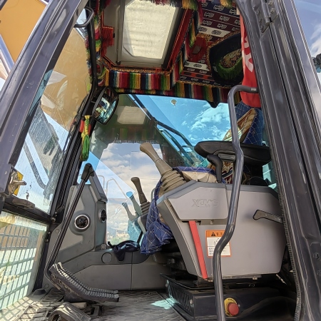 徐工XE370D履带式挖掘机