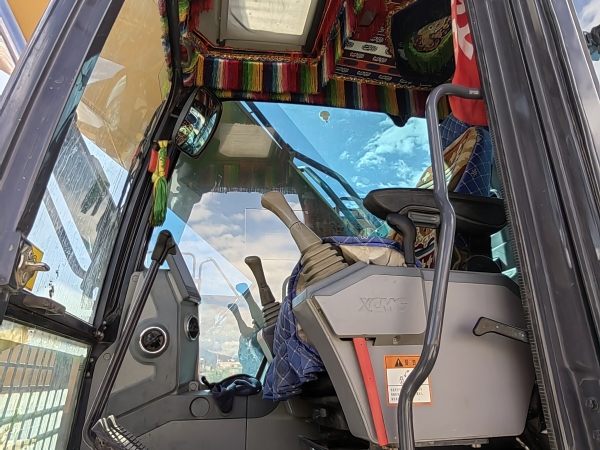 徐工XE370D履帶式挖掘機(jī)