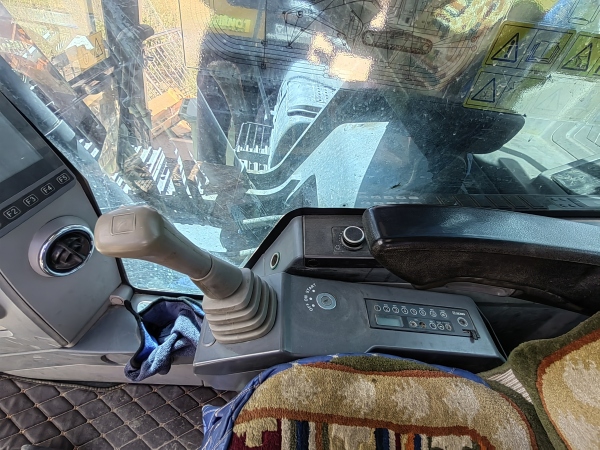 徐工XE370D履帶式挖掘機(jī)