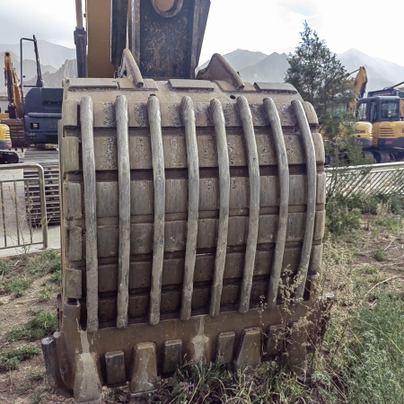 徐工XE370D履带式挖掘机