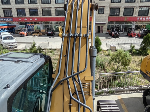 徐工XE370D履帶式挖掘機(jī)