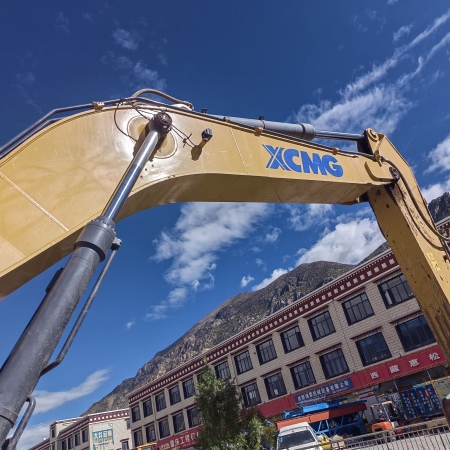 徐工XE370D履带式挖掘机