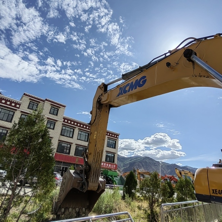 徐工XE370D履带式挖掘机