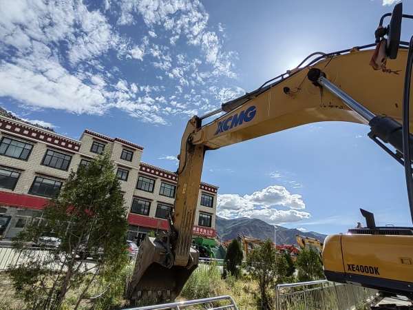 徐工XE370D履帶式挖掘機(jī)