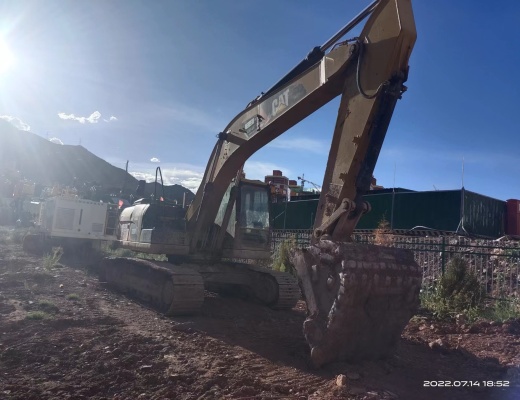 卡特彼勒323D2L履带式挖掘机