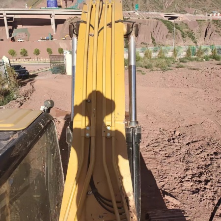 卡特彼勒323D2L履带式挖掘机