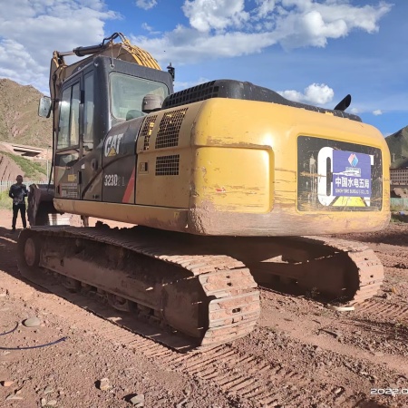 卡特彼勒323D2L履带式挖掘机