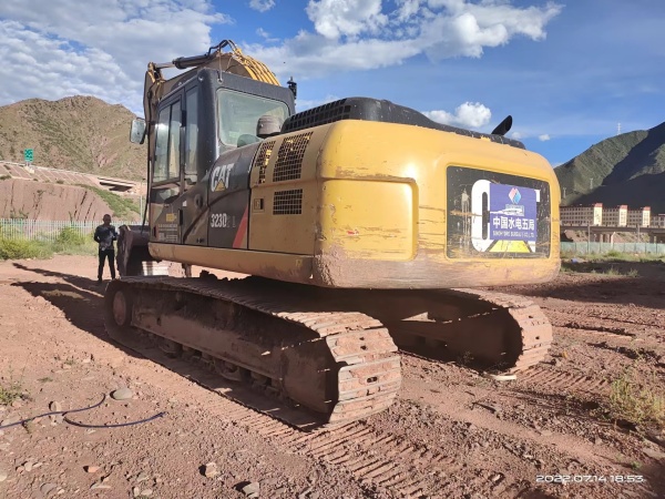 卡特彼勒323D2L履帶式挖掘機