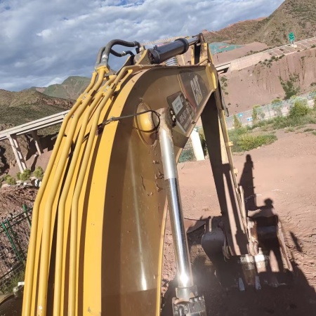 卡特彼勒323D2L履带式挖掘机