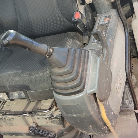 卡特彼勒323D2L履带式挖掘机