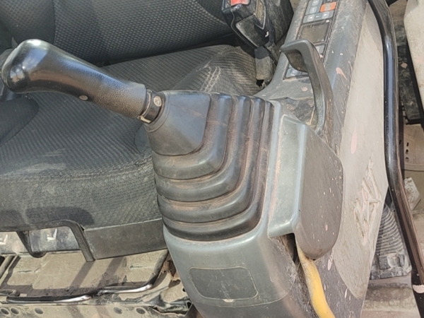 卡特彼勒323D2L履帶式挖掘機