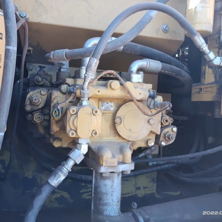 卡特彼勒323D2L履带式挖掘机