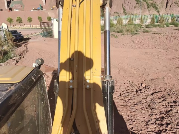 卡特彼勒323D2L履帶式挖掘機