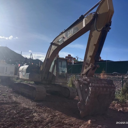 卡特彼勒323D2L履带式挖掘机