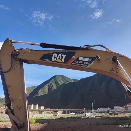 卡特彼勒323D2L履带式挖掘机