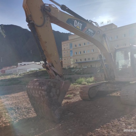 卡特彼勒323D2L履带式挖掘机