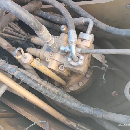 卡特彼勒323D2L履带式挖掘机