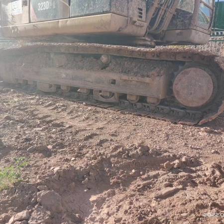 卡特彼勒323D2L履带式挖掘机