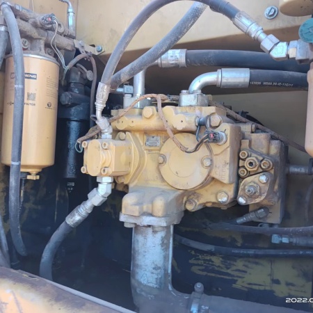 卡特彼勒323D2L履带式挖掘机