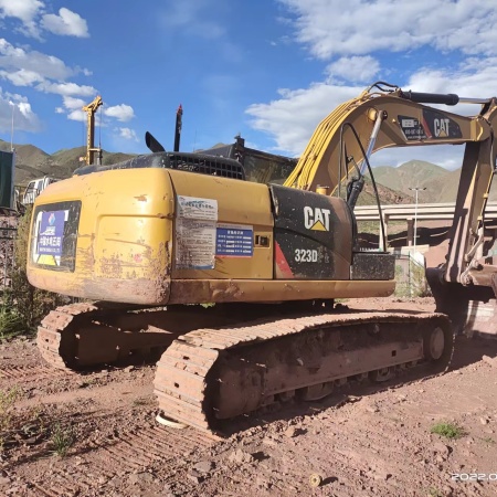 卡特彼勒323D2L履带式挖掘机