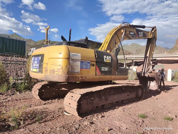 卡特彼勒323D2L履帶式挖掘機