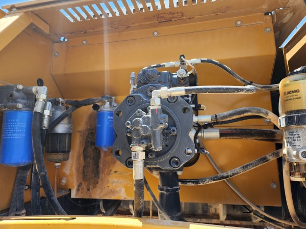 徐工XE370D履帶式挖掘機(jī)