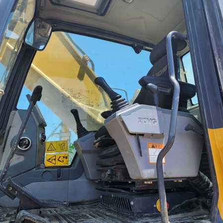 徐工XE370D履带式挖掘机