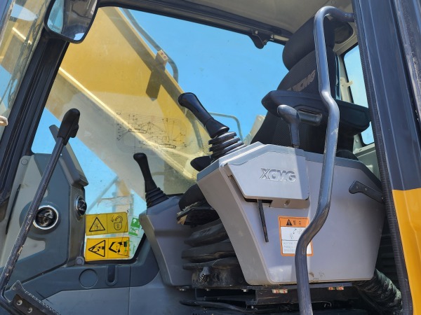 徐工XE370D履帶式挖掘機(jī)