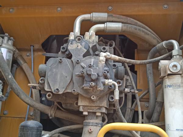 徐工XE550DK履帶式挖掘機