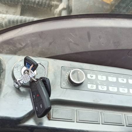 徐工XE550DK履带式挖掘机