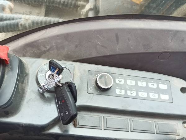 徐工XE550DK履帶式挖掘機