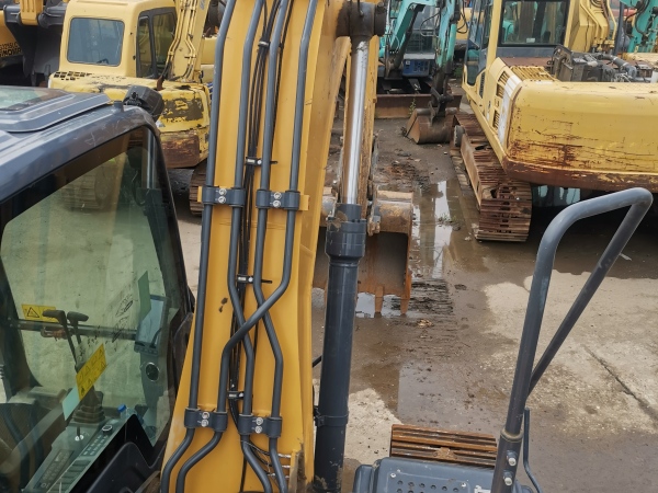 徐工XE155DK履帶式挖掘機