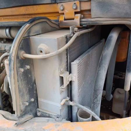 龙工LG6065履带式挖掘机