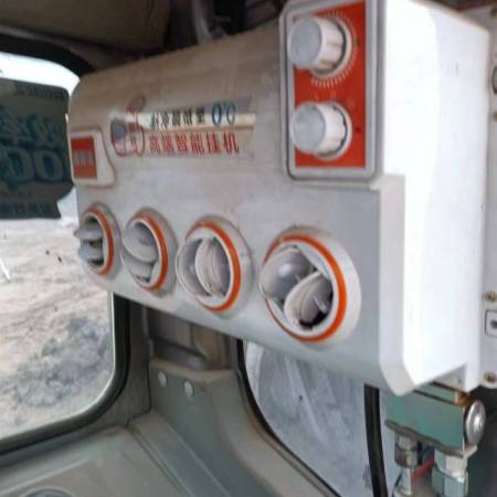 龙工LG6065履带式挖掘机