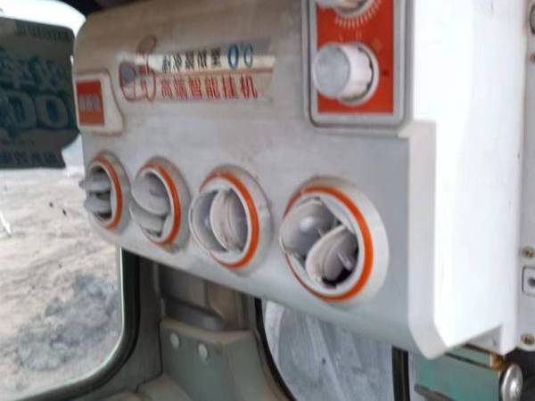 龍工LG6065履帶式挖掘機