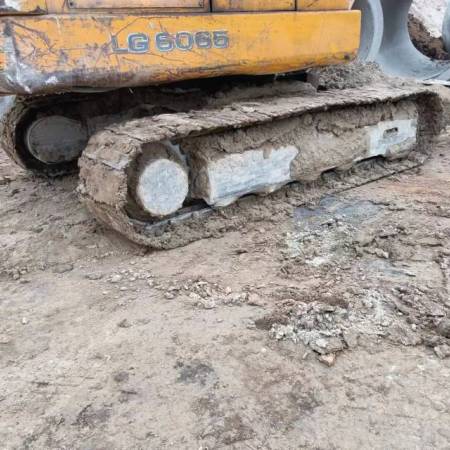 龙工LG6065履带式挖掘机