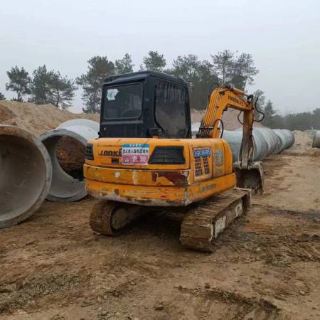 龙工LG6065履带式挖掘机