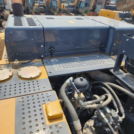 徐工XE550DK履带式挖掘机