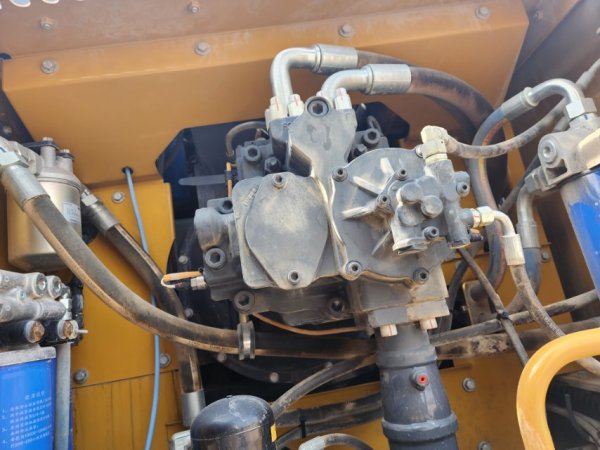 徐工XE550DK履帶式挖掘機